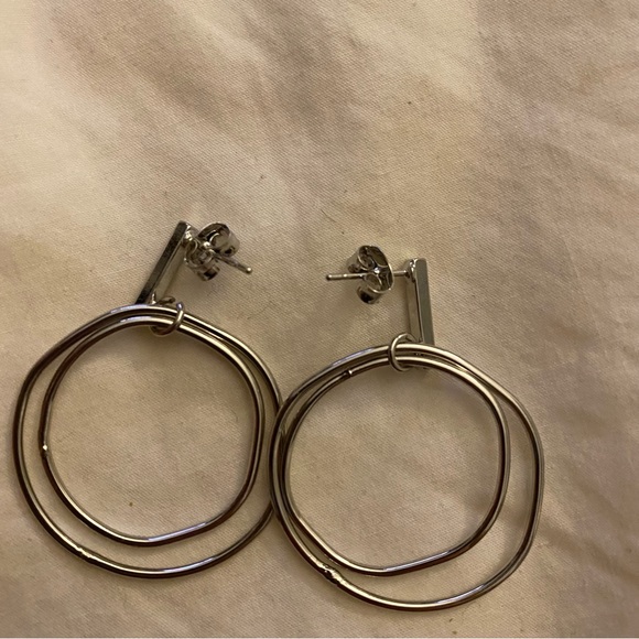 🤍Double Hoop Earrings - Picture 2 of 3